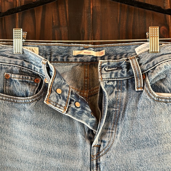 Wedgie Levi’s jeans - Picture 2 of 4